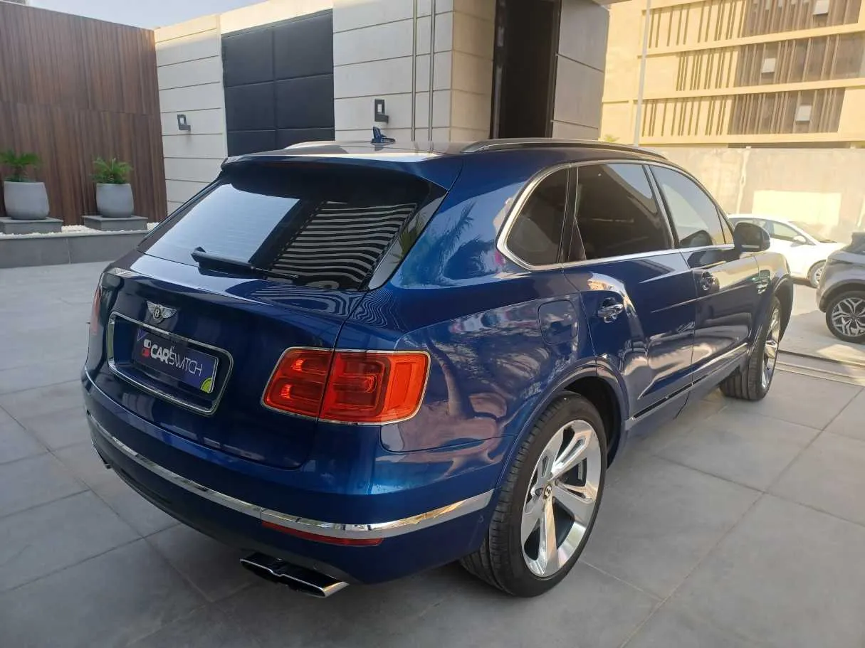 Car image 5
