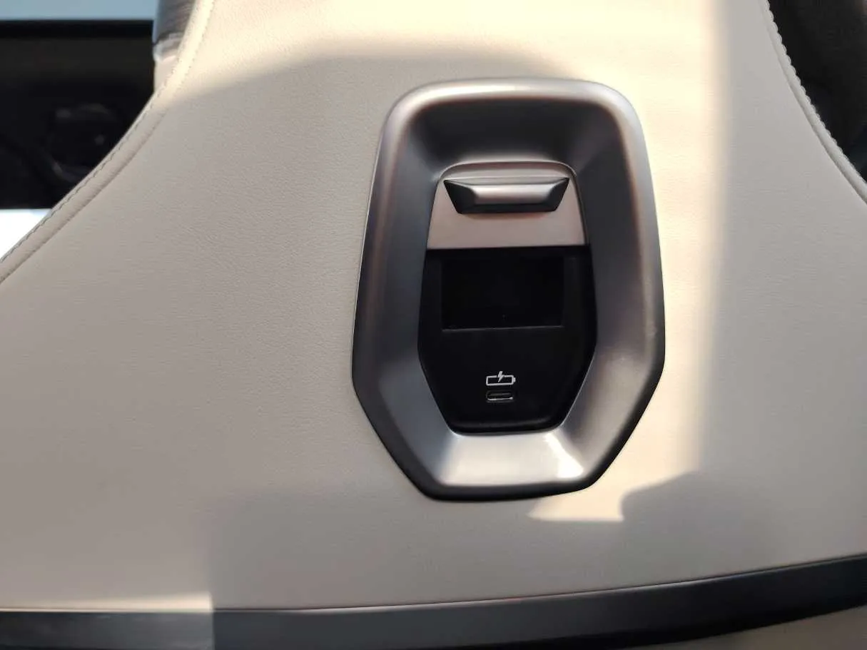 Car image 36