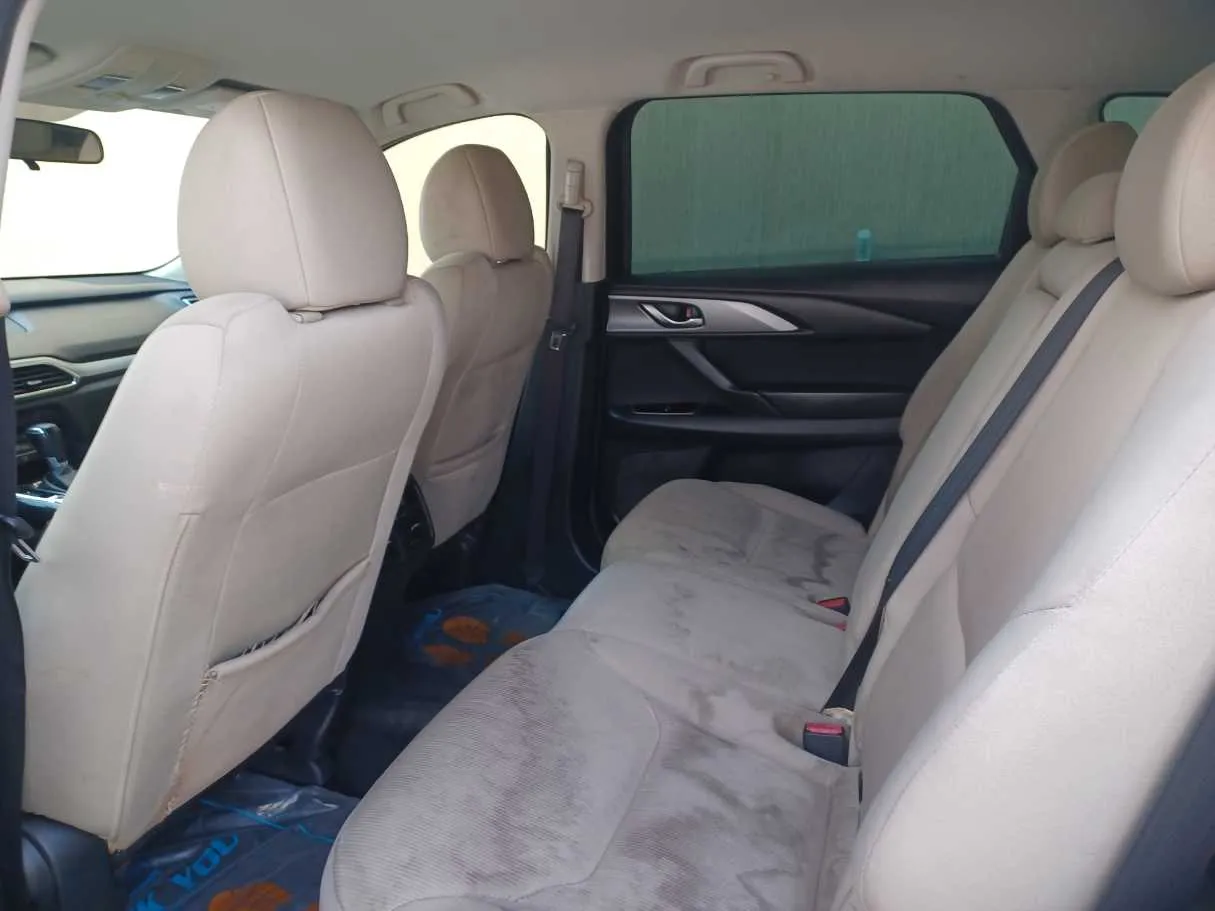 Car image 12