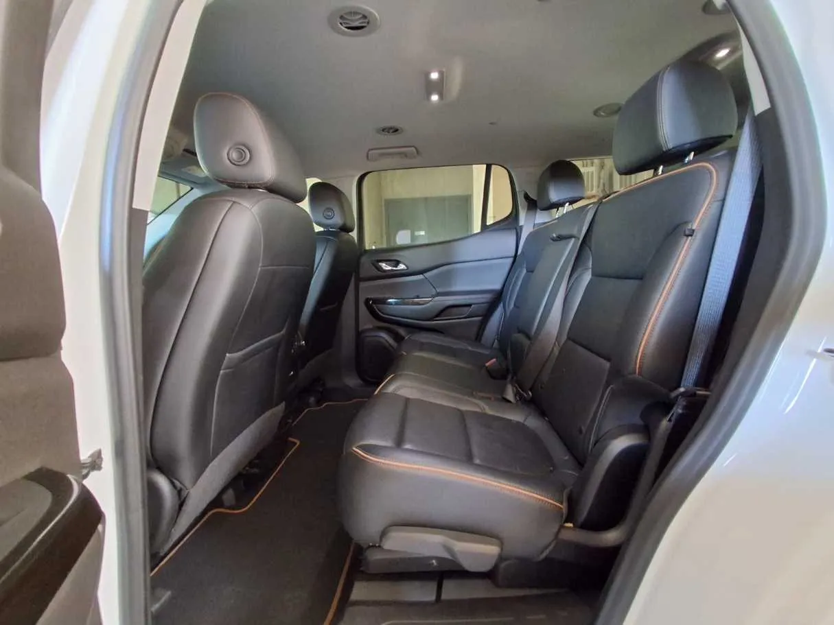 Car image 13