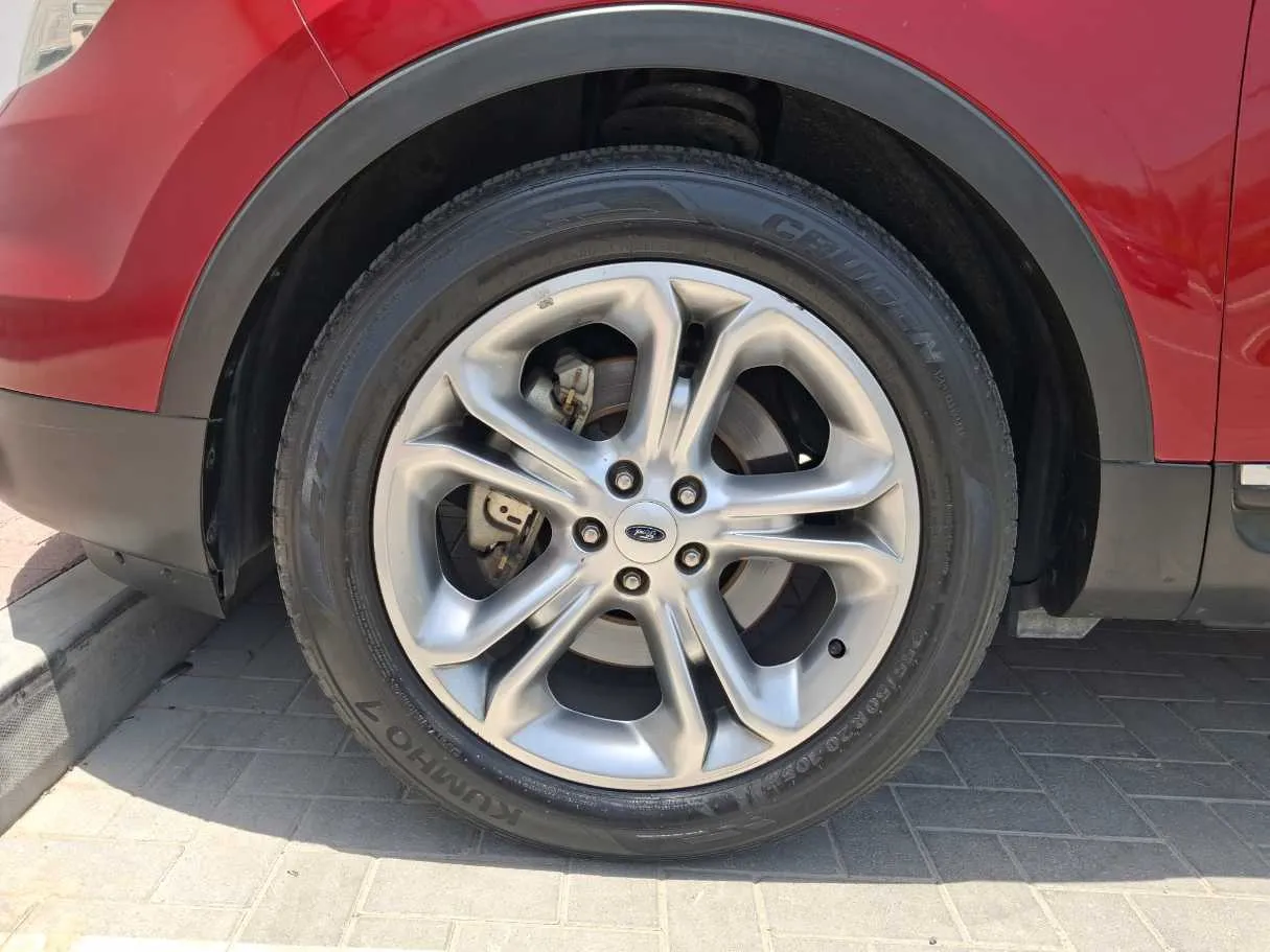 Car image 9
