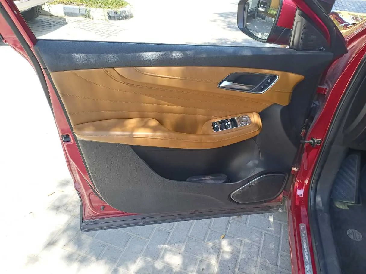 Car image 10