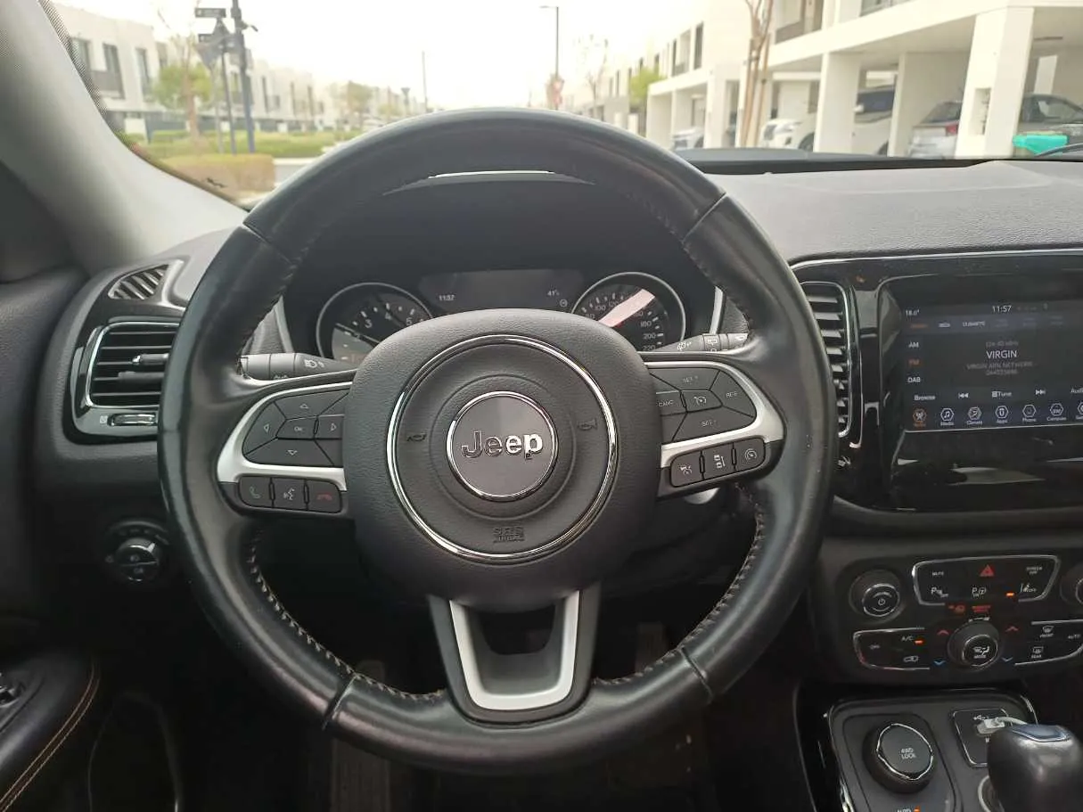 Car image 17