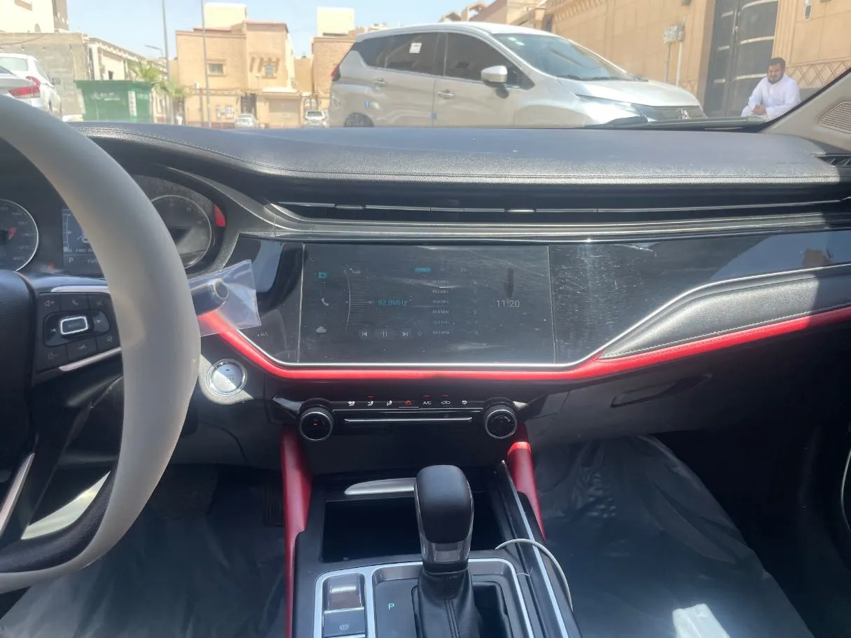Car image 19