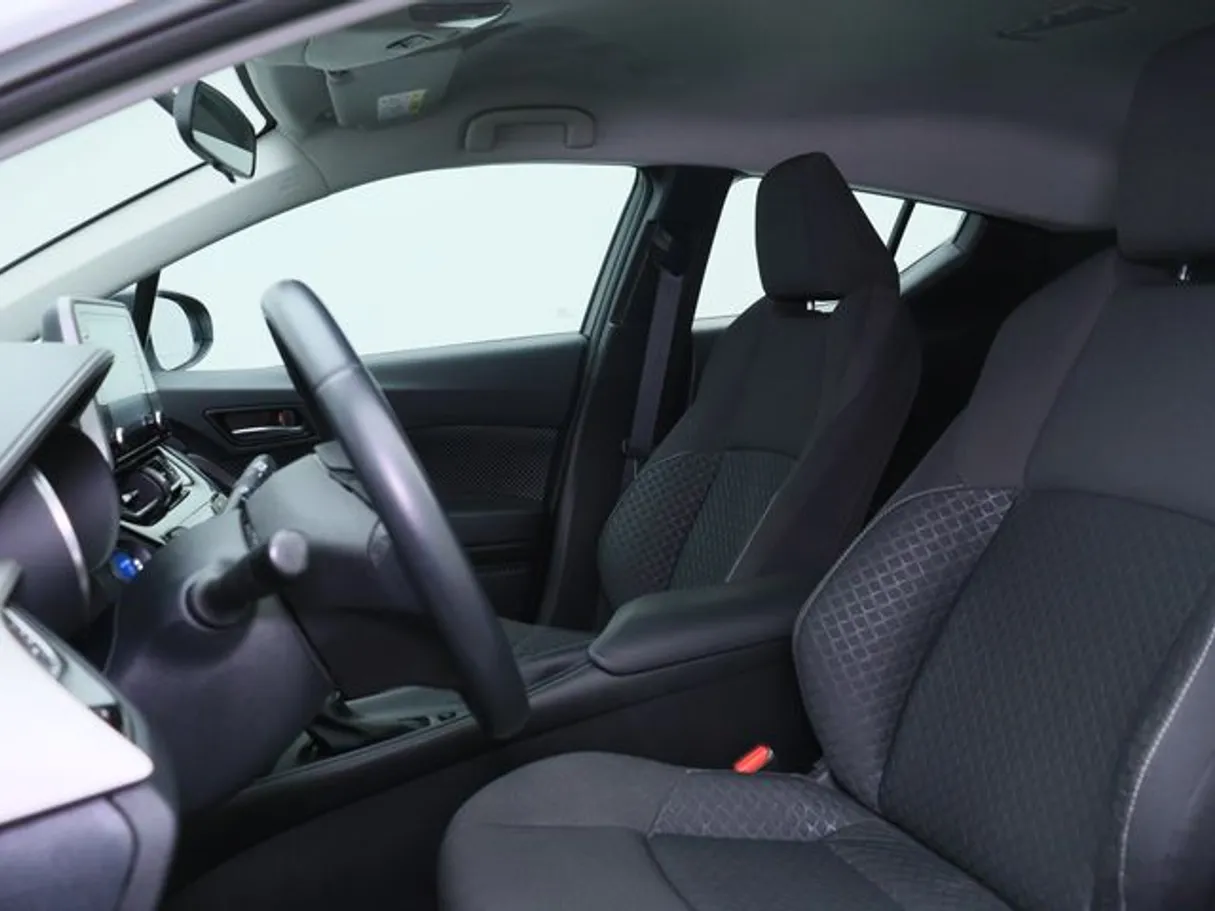 Car image 8