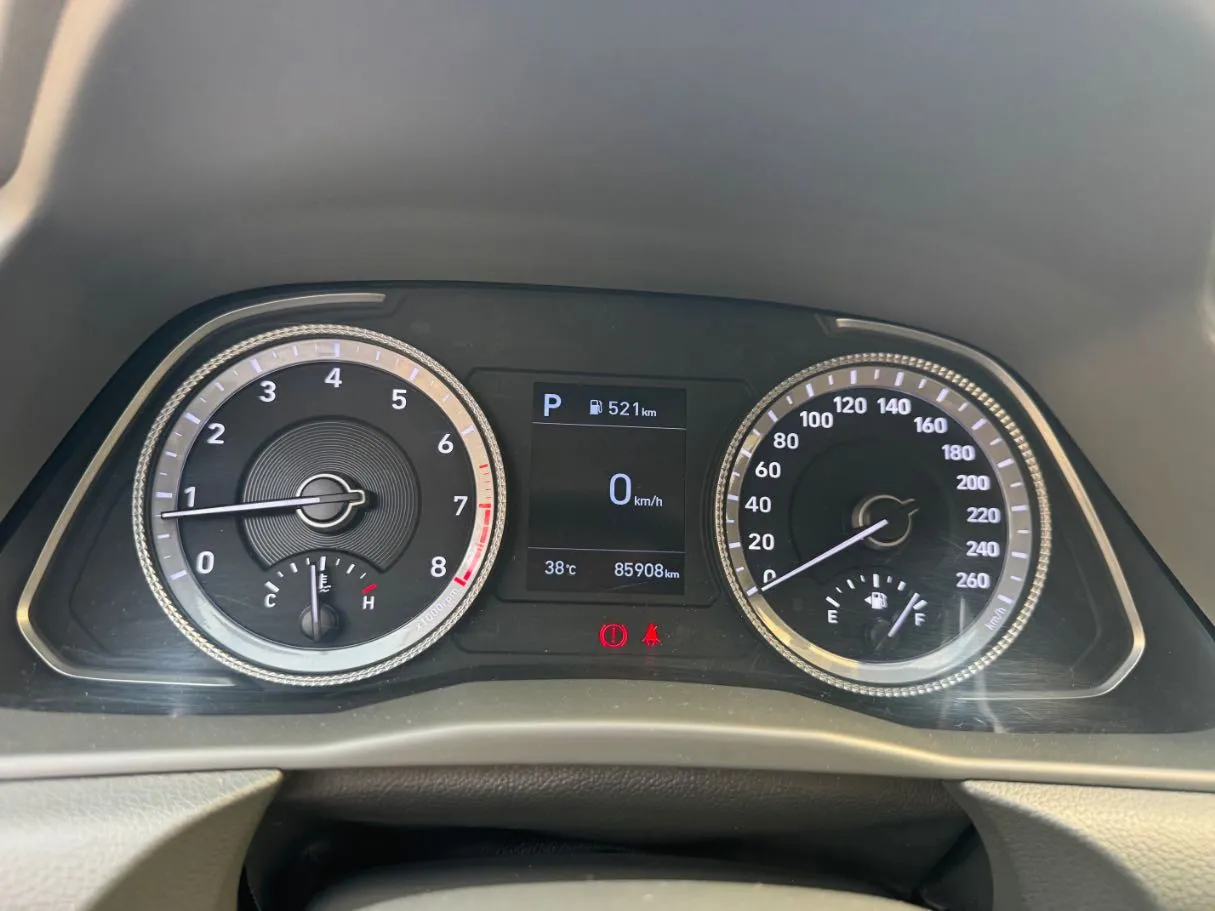 Car image 18