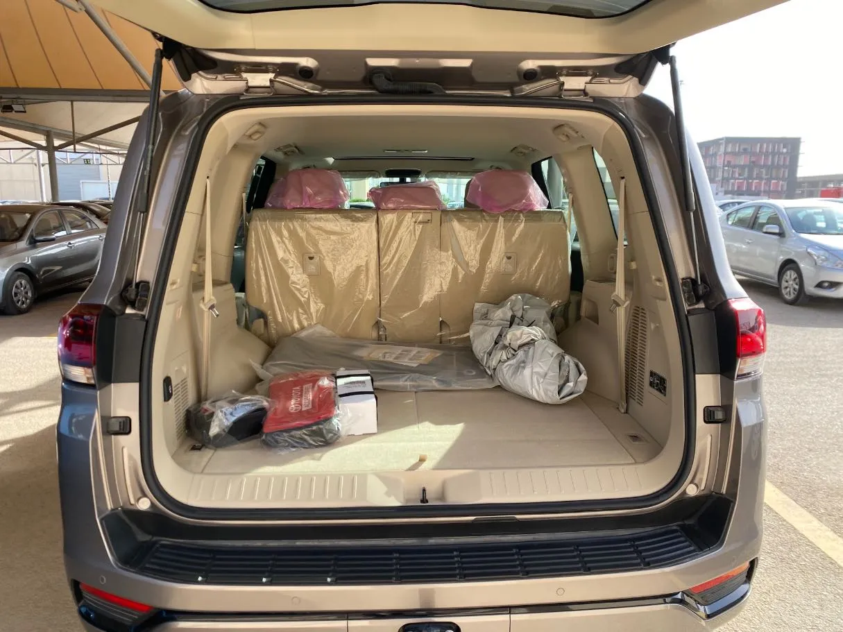 Car image 21