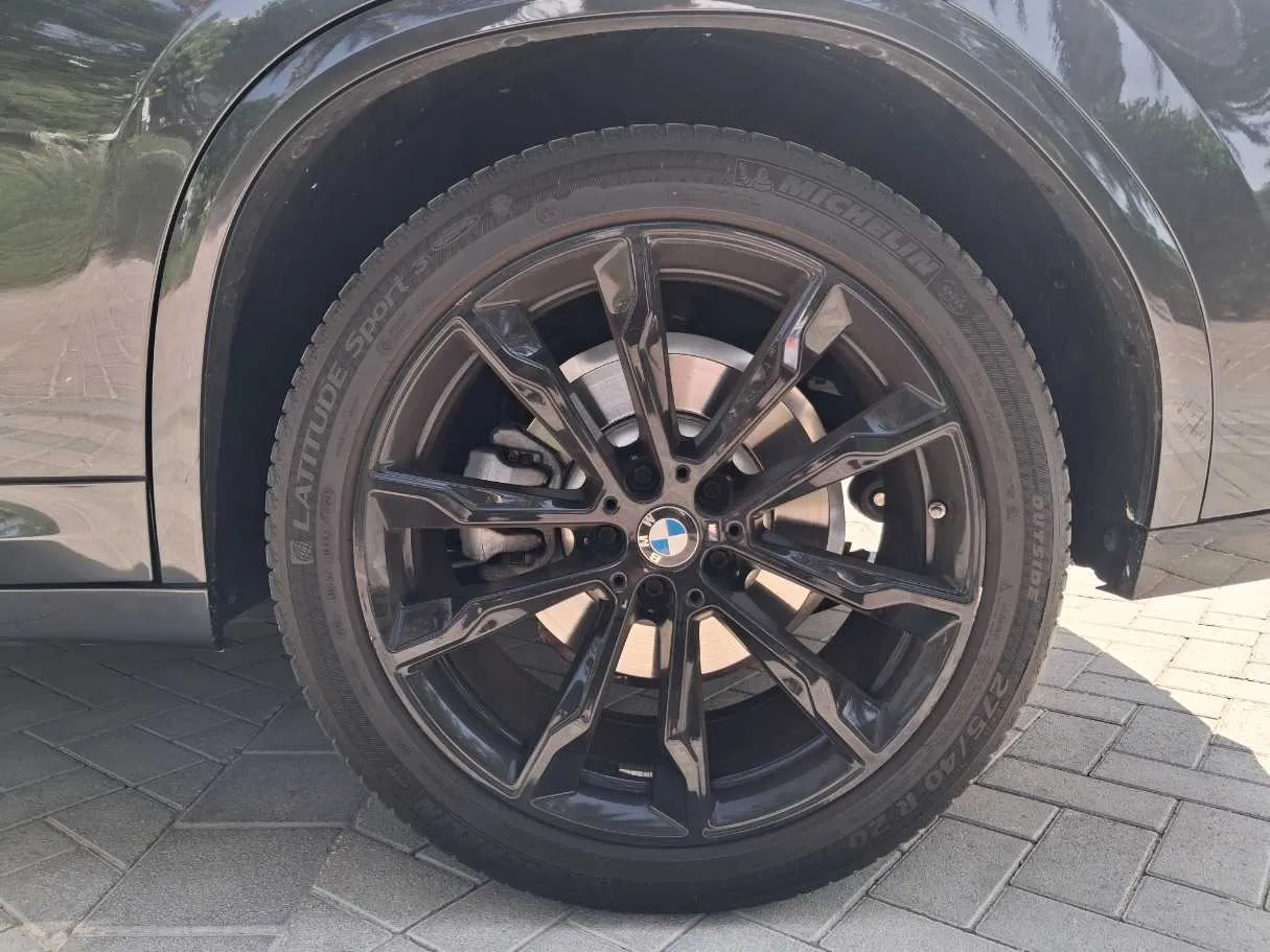 Car image 9