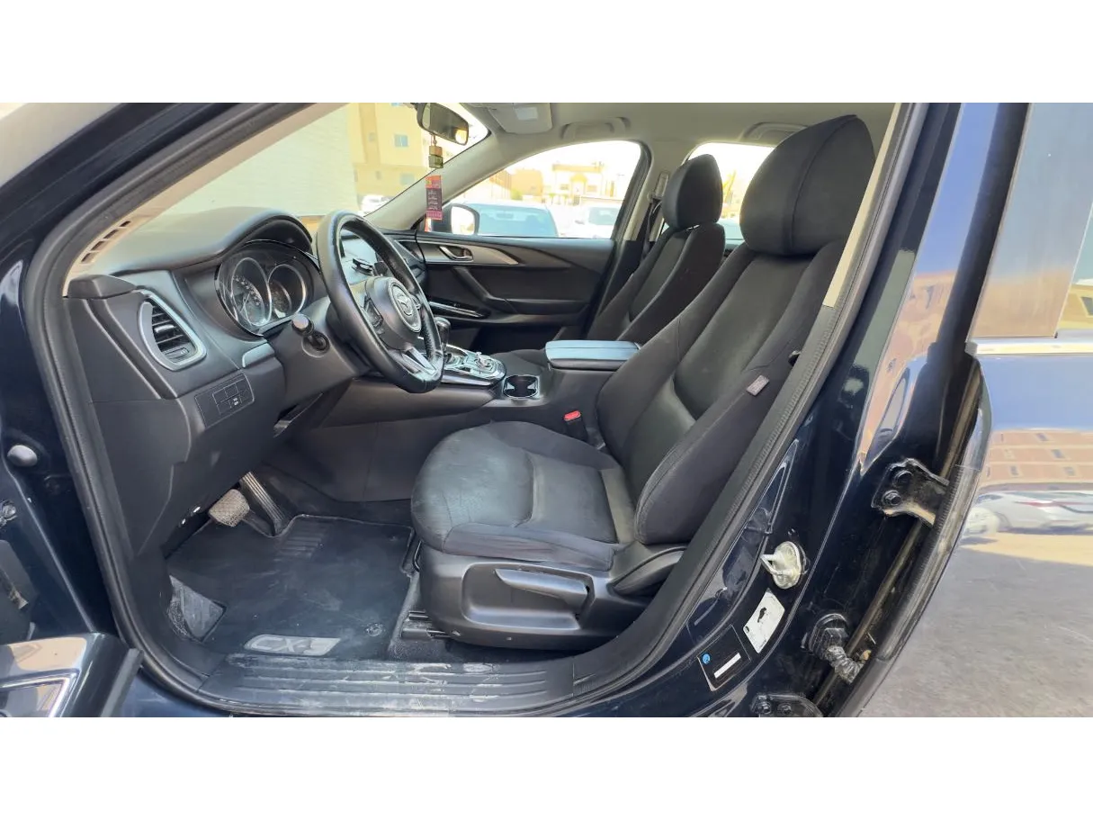 Car image 9