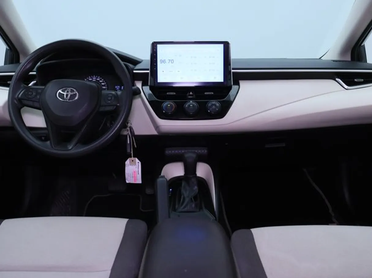 Car image 14