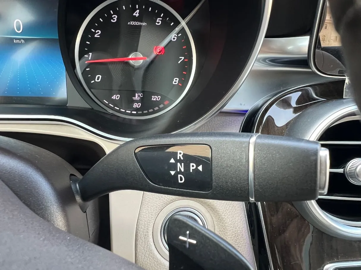 Car image 26