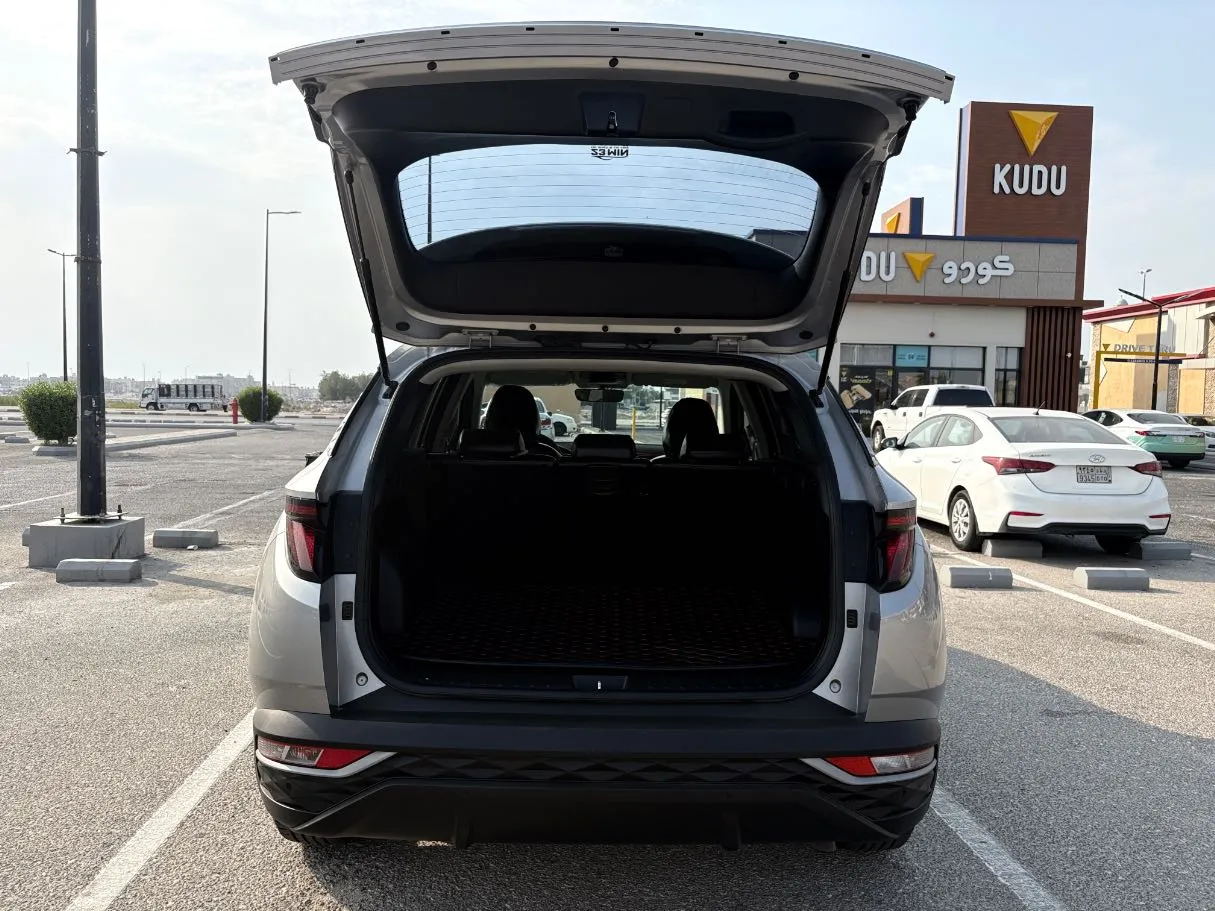 Car image 24