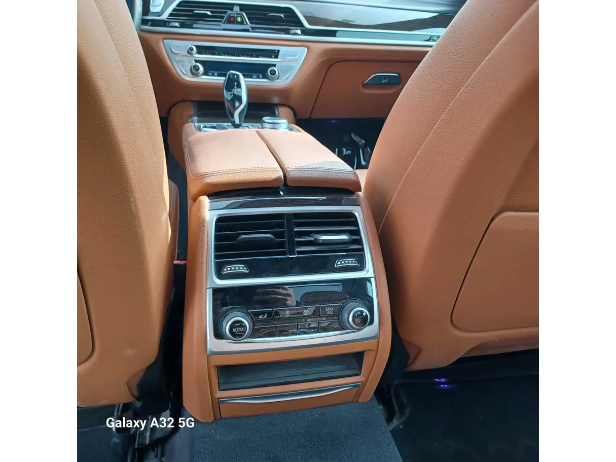 Car image 32