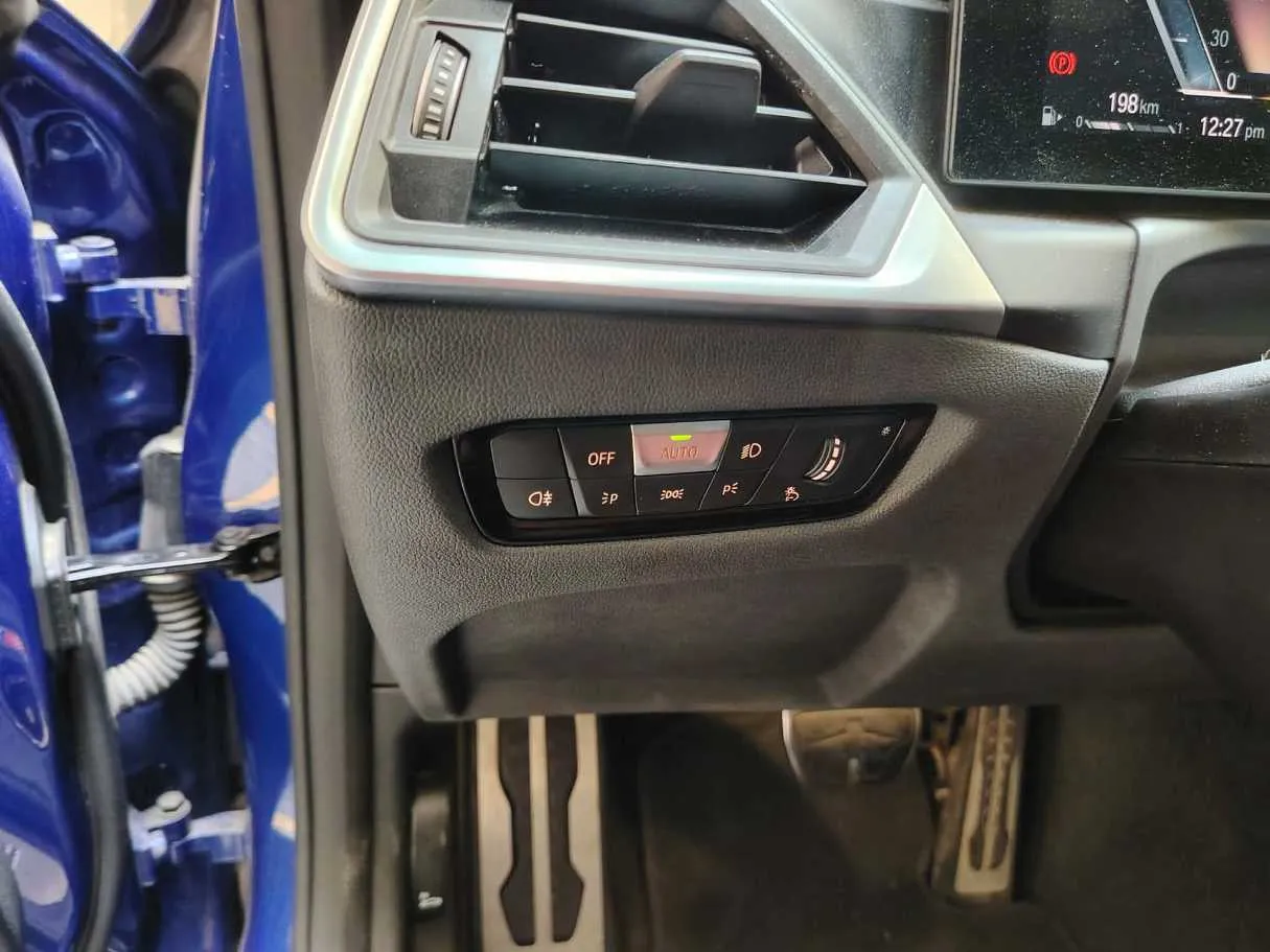 Car image 38