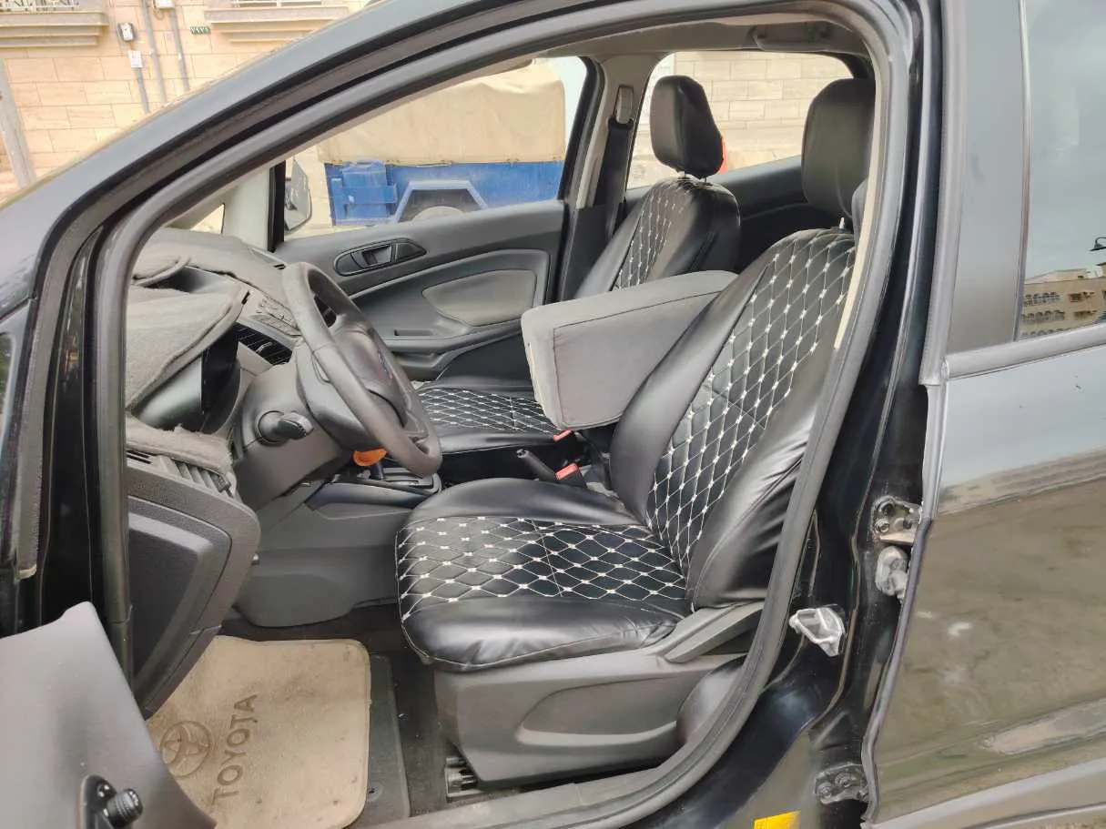 Car image 12