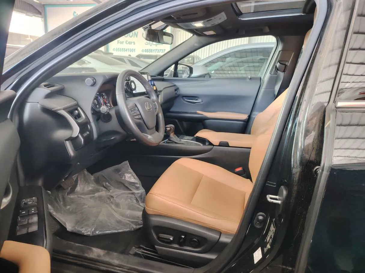 Car image 14