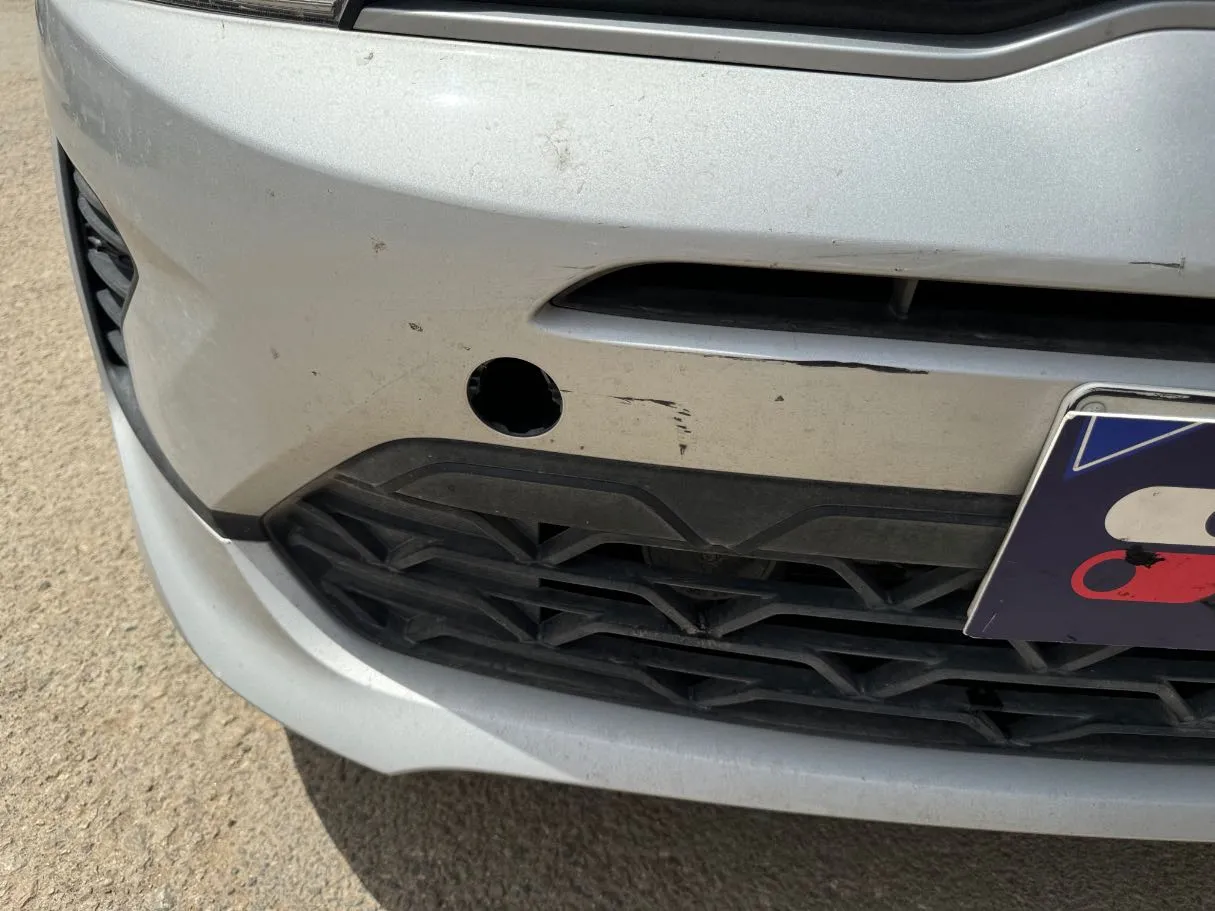 Car image 18