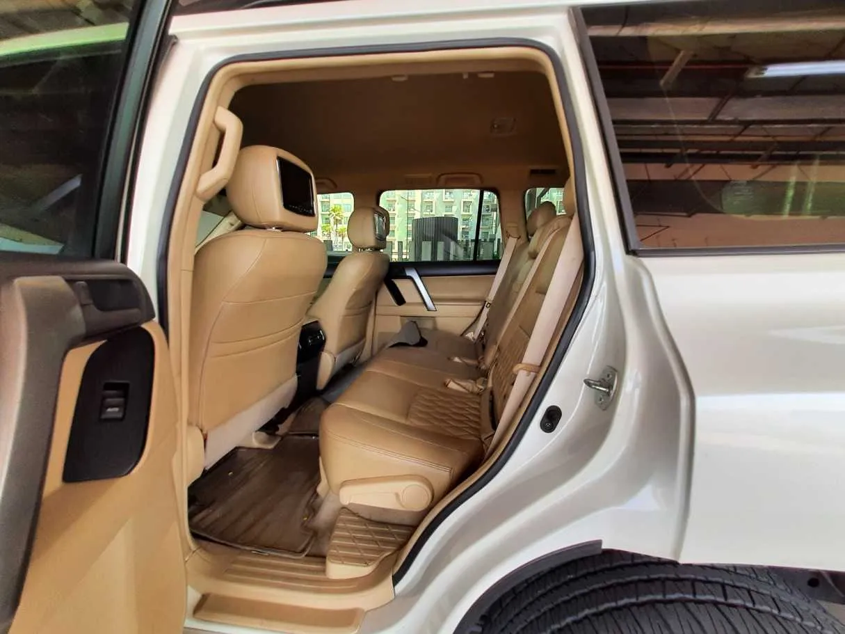 Car image 13