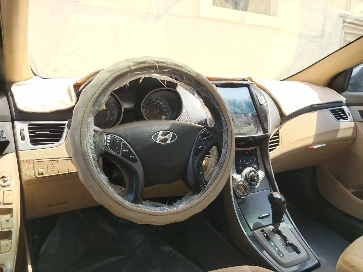 Car image 25