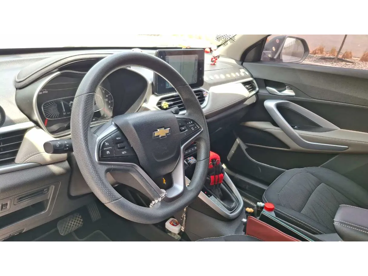 Car image 11