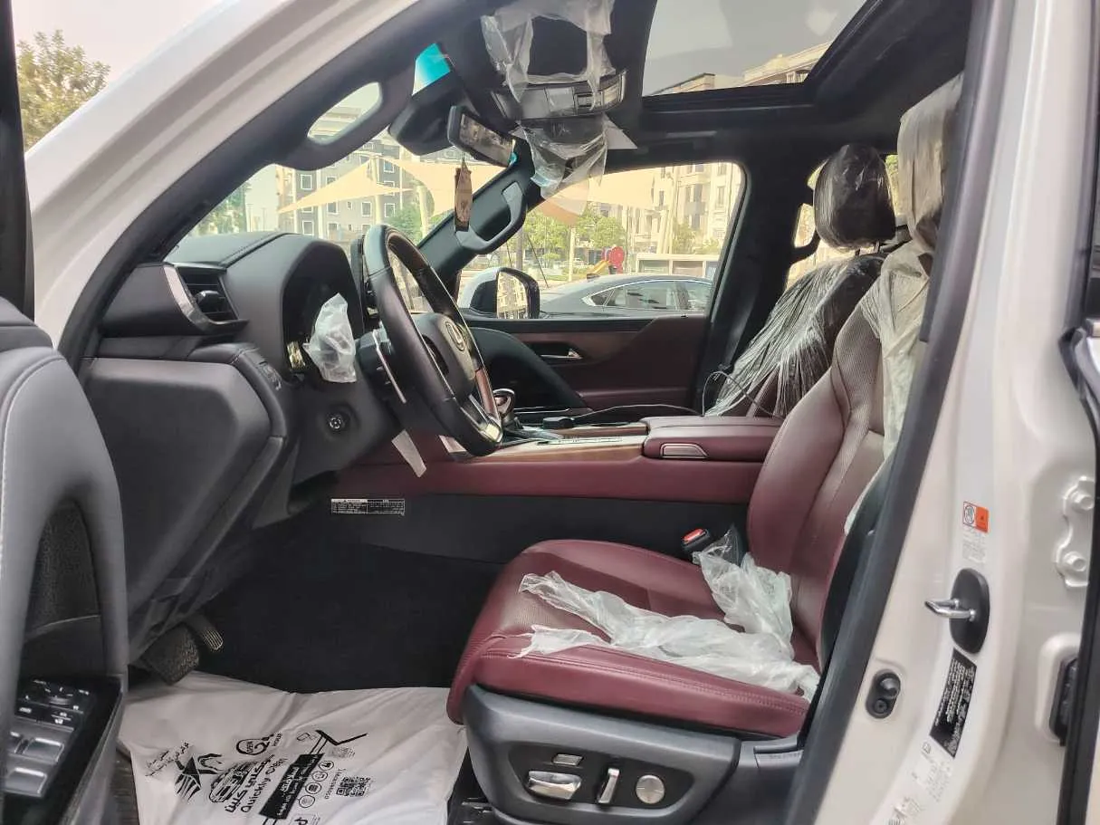 Car image 15