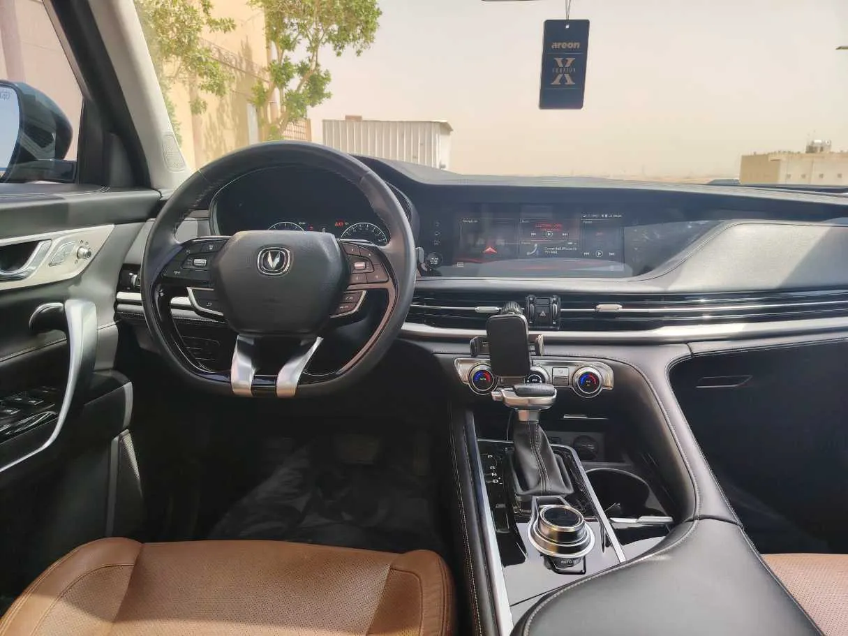 Car image 19