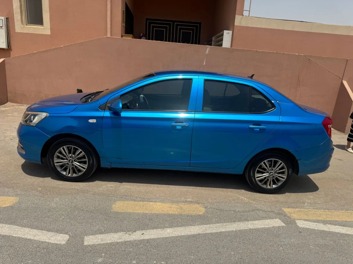 Car image 8