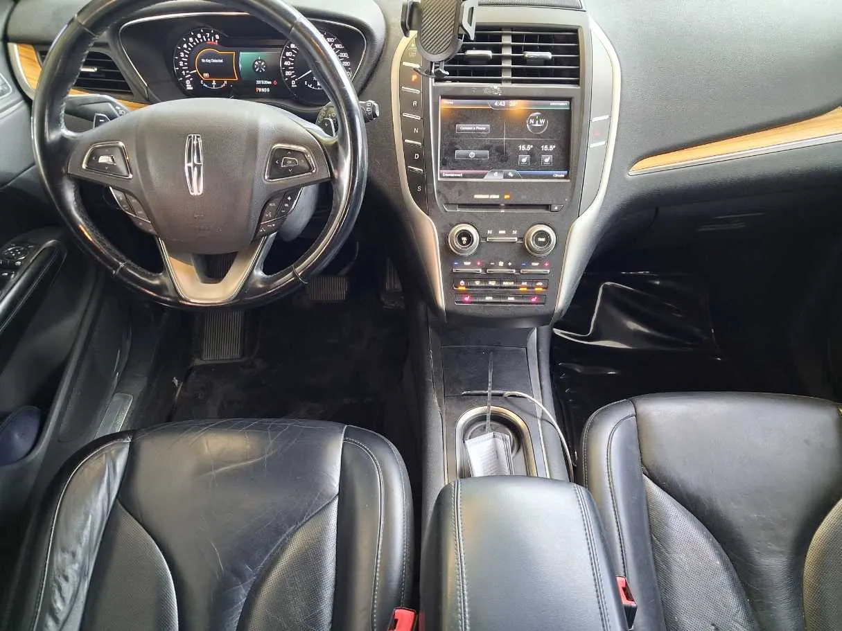 Car image 16