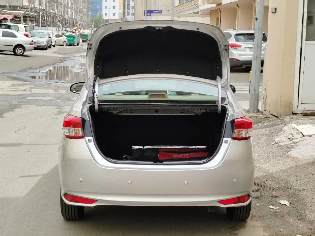 Car image 21