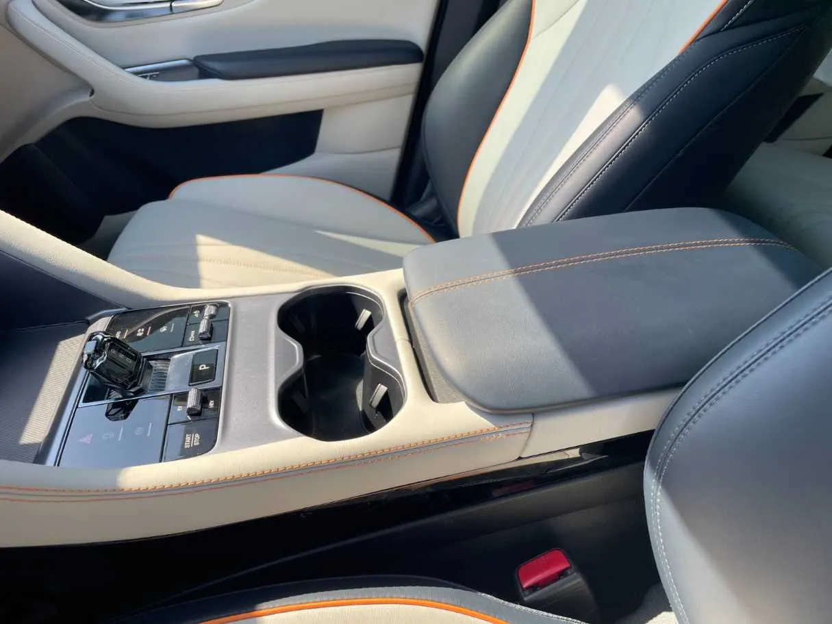 Car image 24