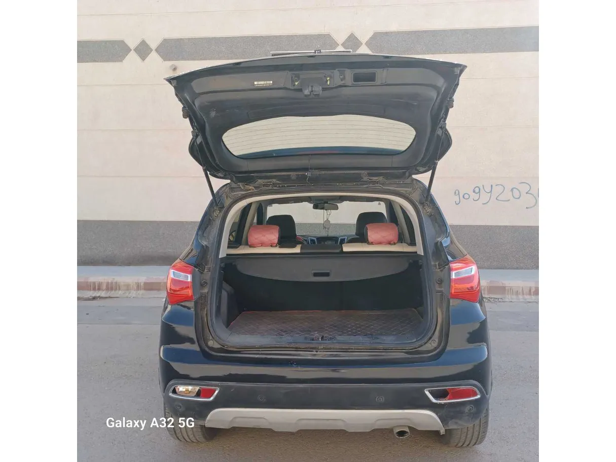 Car image 25