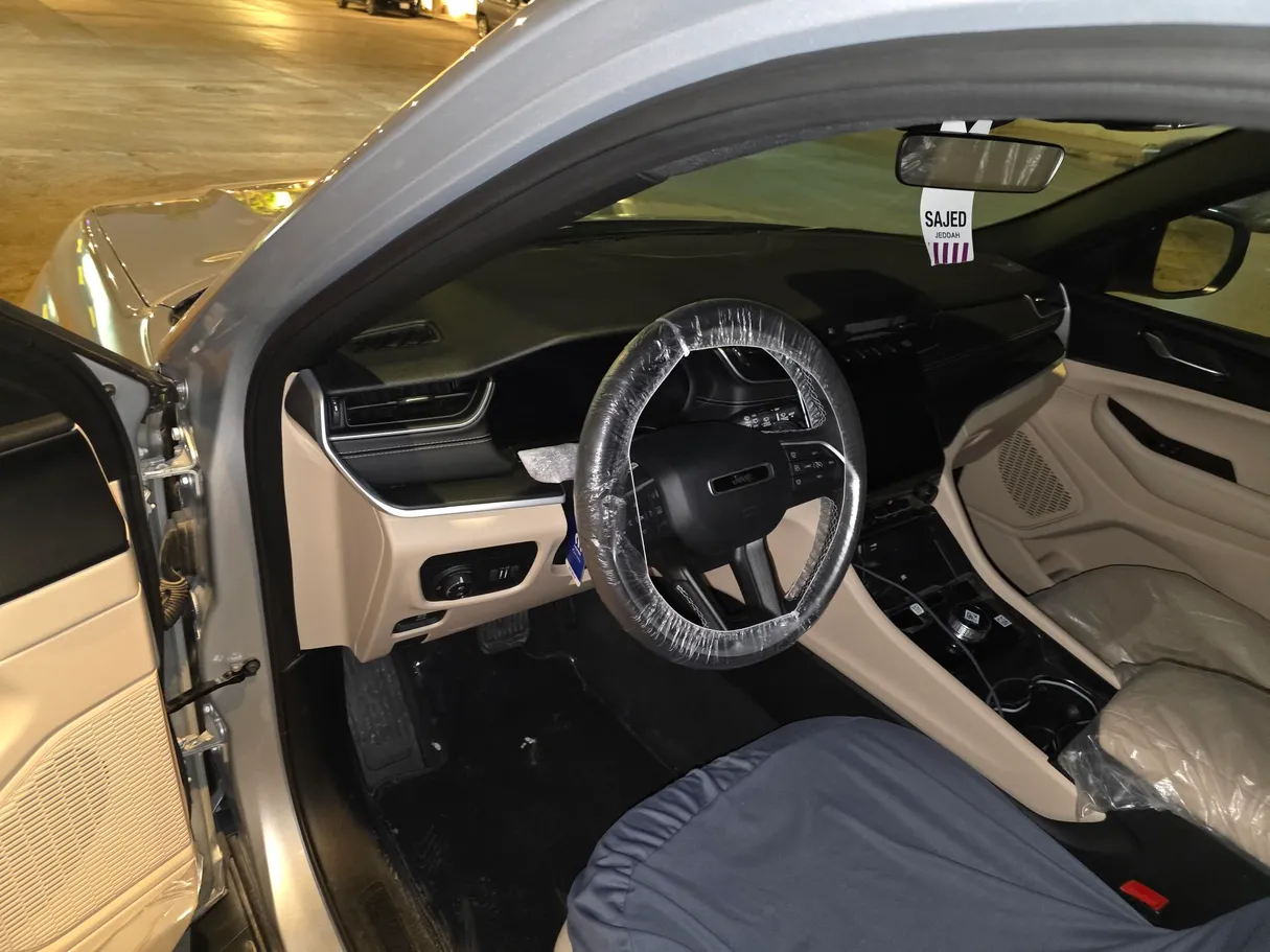 Car image 5