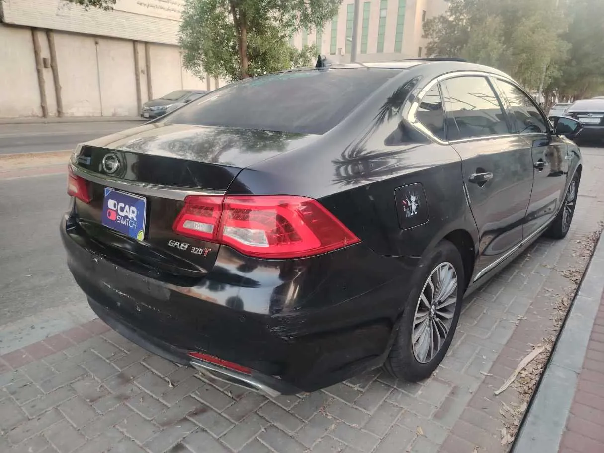 Car image 5