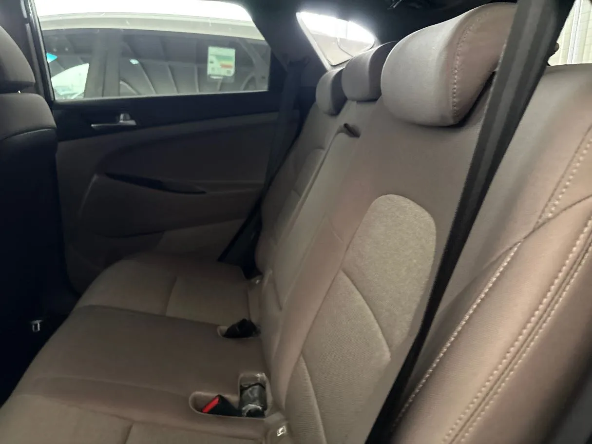 Car image 17