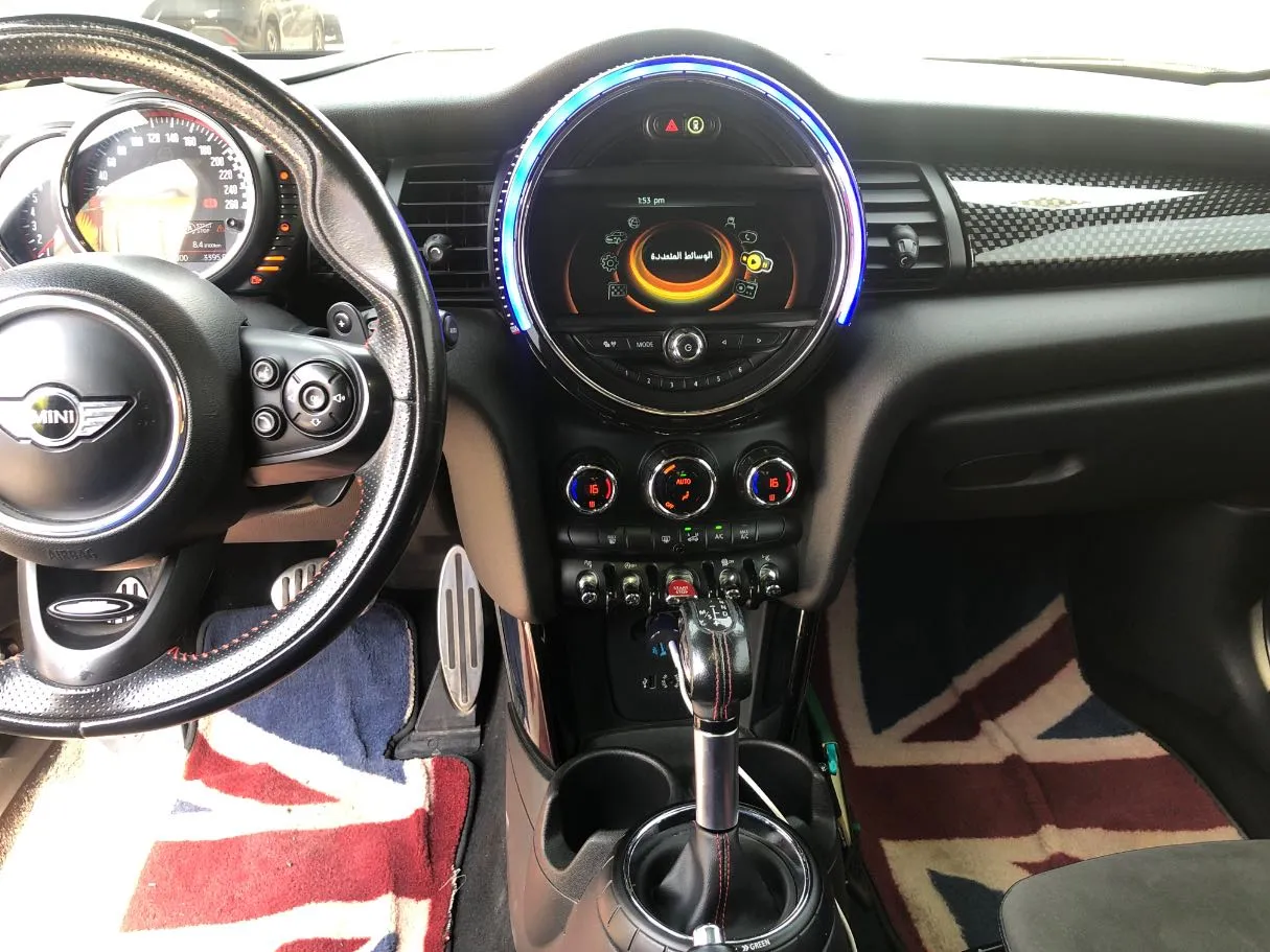 Car image 14