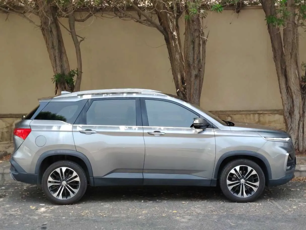 Car image 4