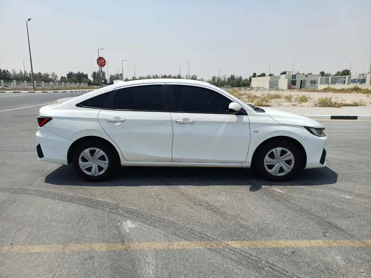 Car image 8