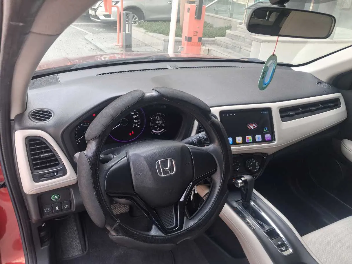Car image 11