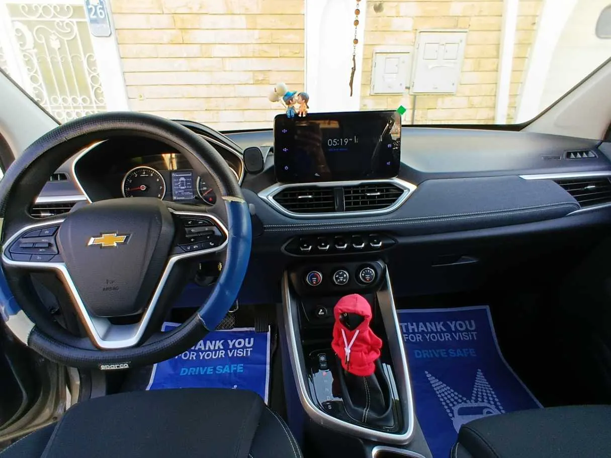Car image 14