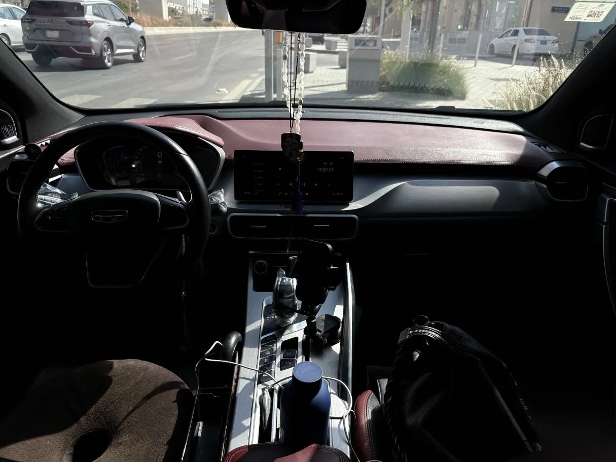 Car image 18
