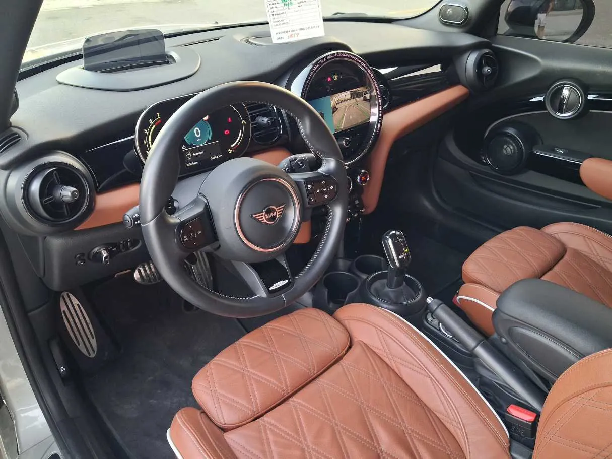 Car image 11