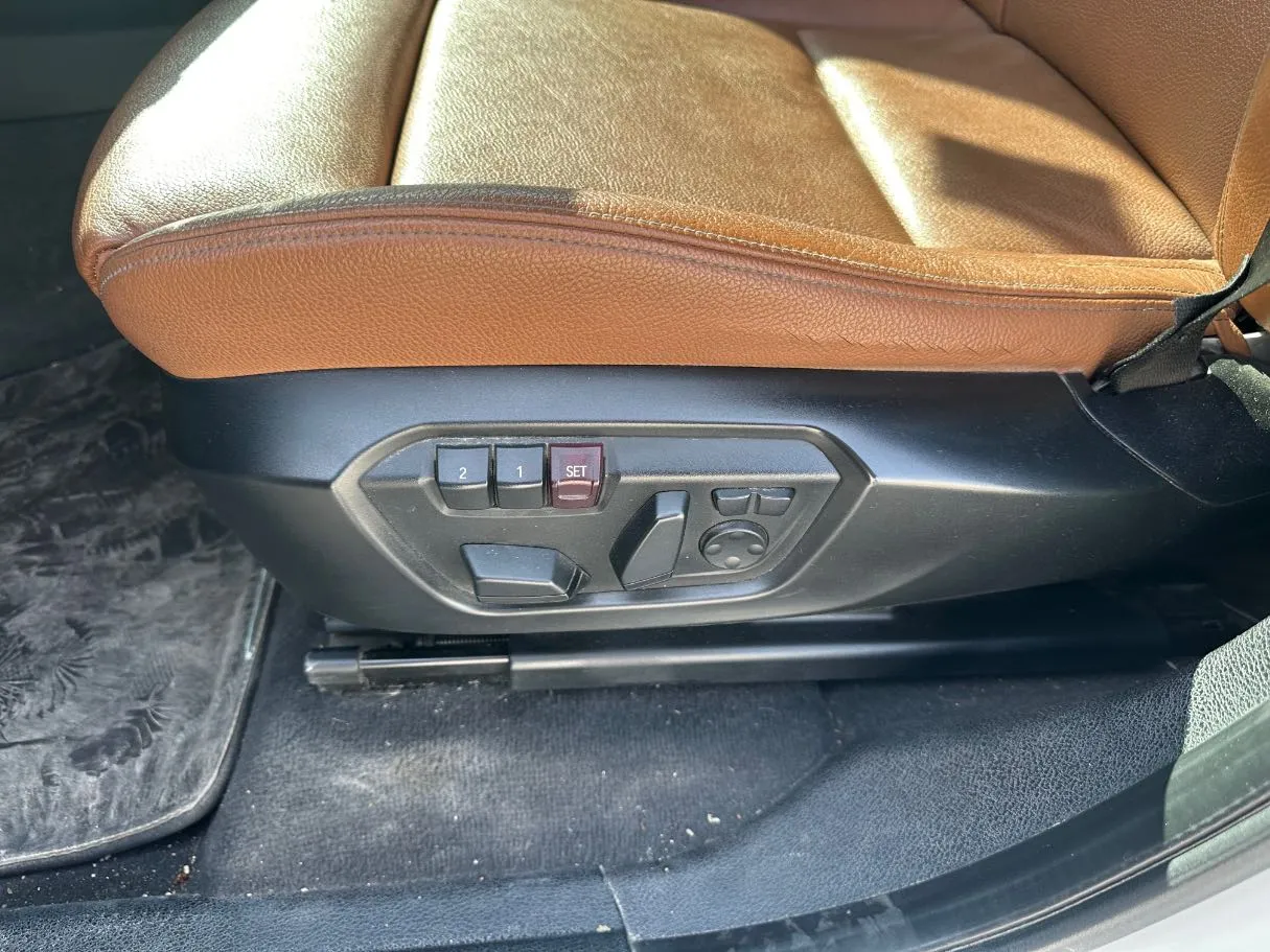 Car image 28