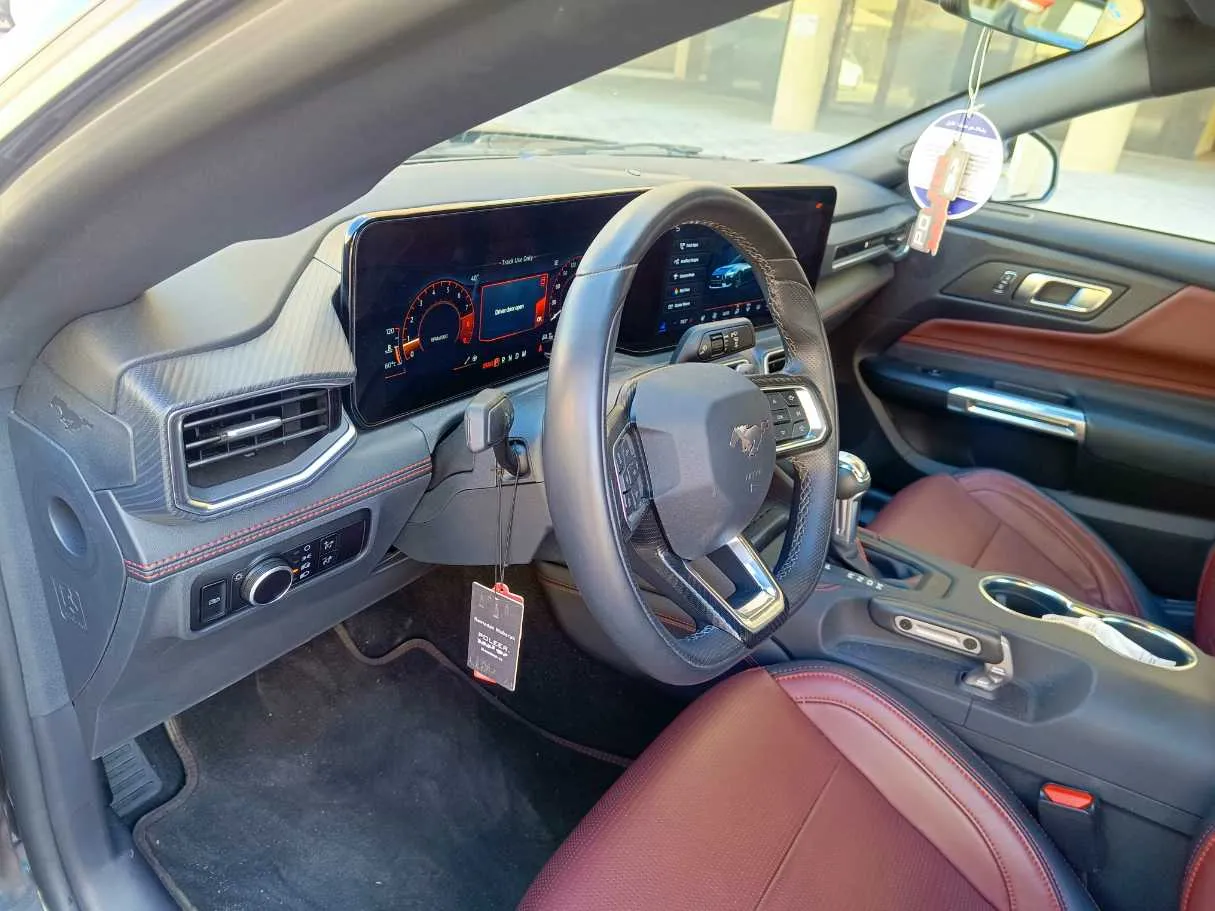 Car image 15