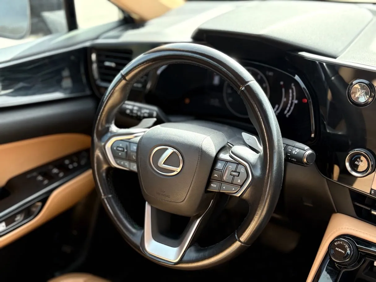 Car image 22