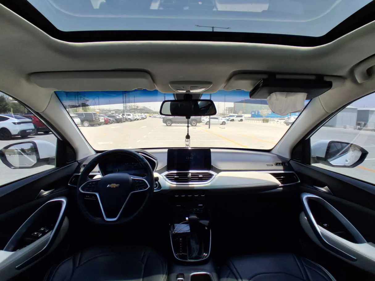 Car image 17