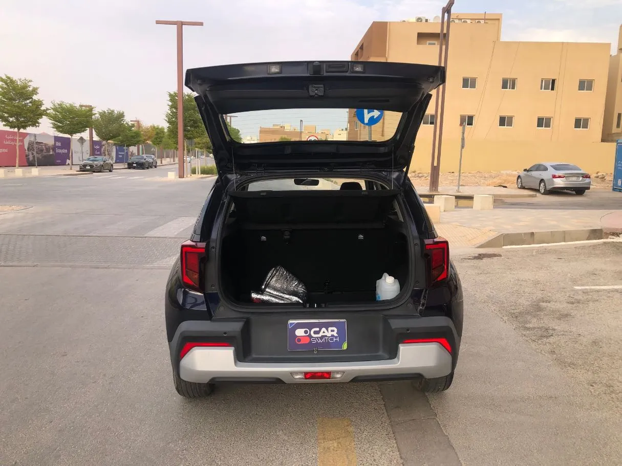 Car image 18