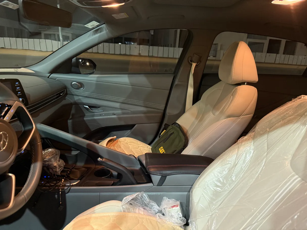 Car image 5