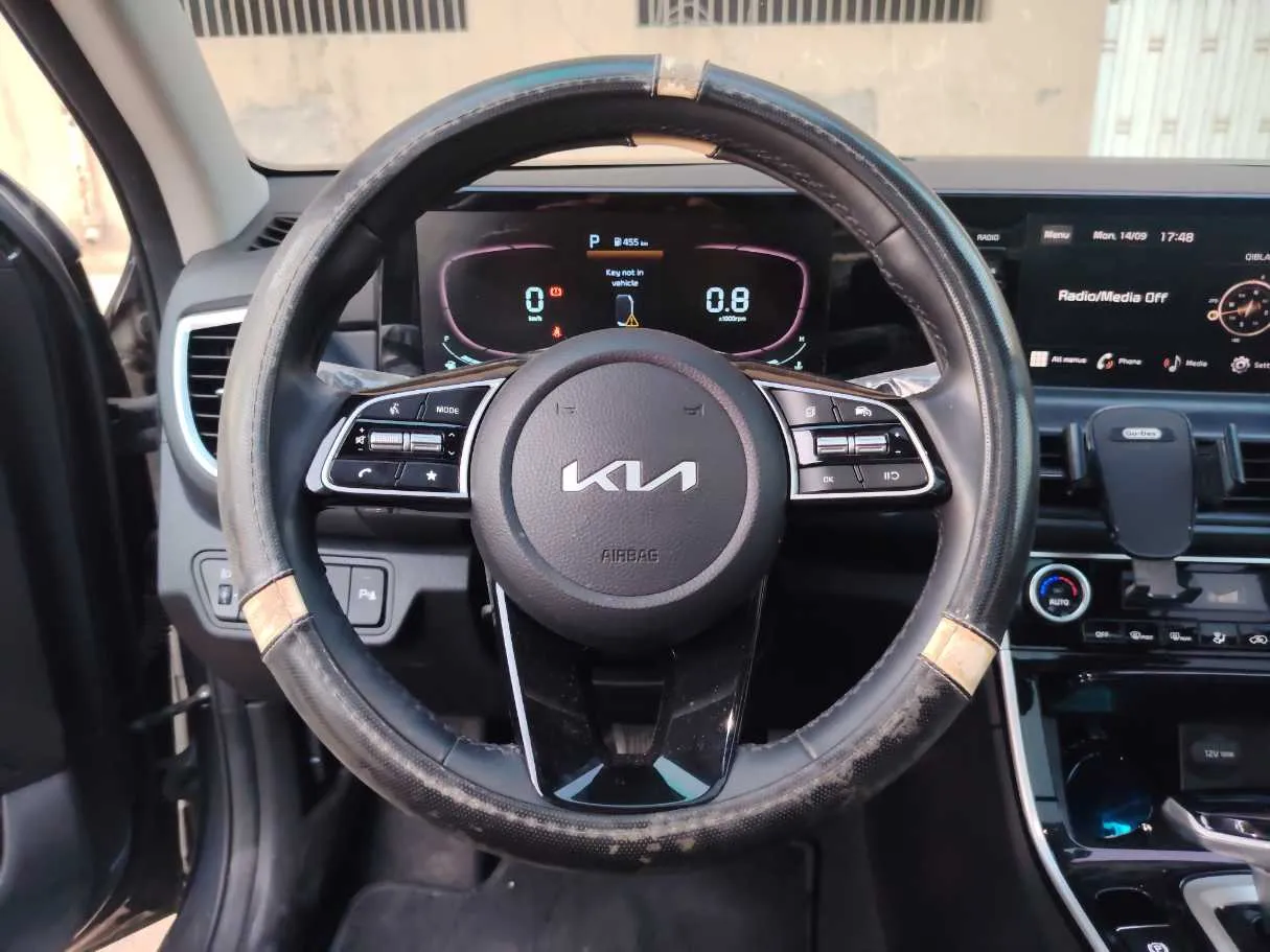 Car image 23