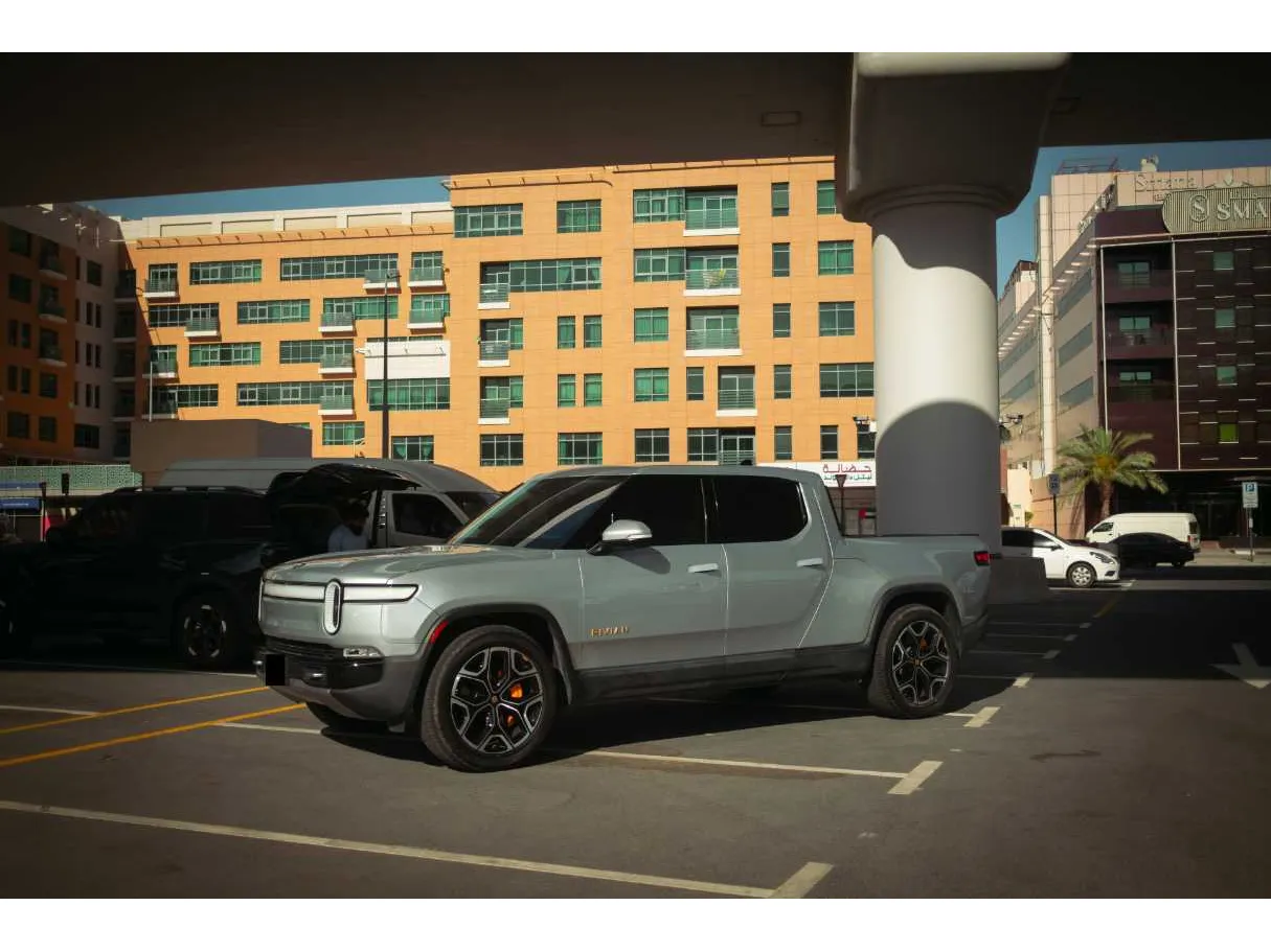 Car image 8