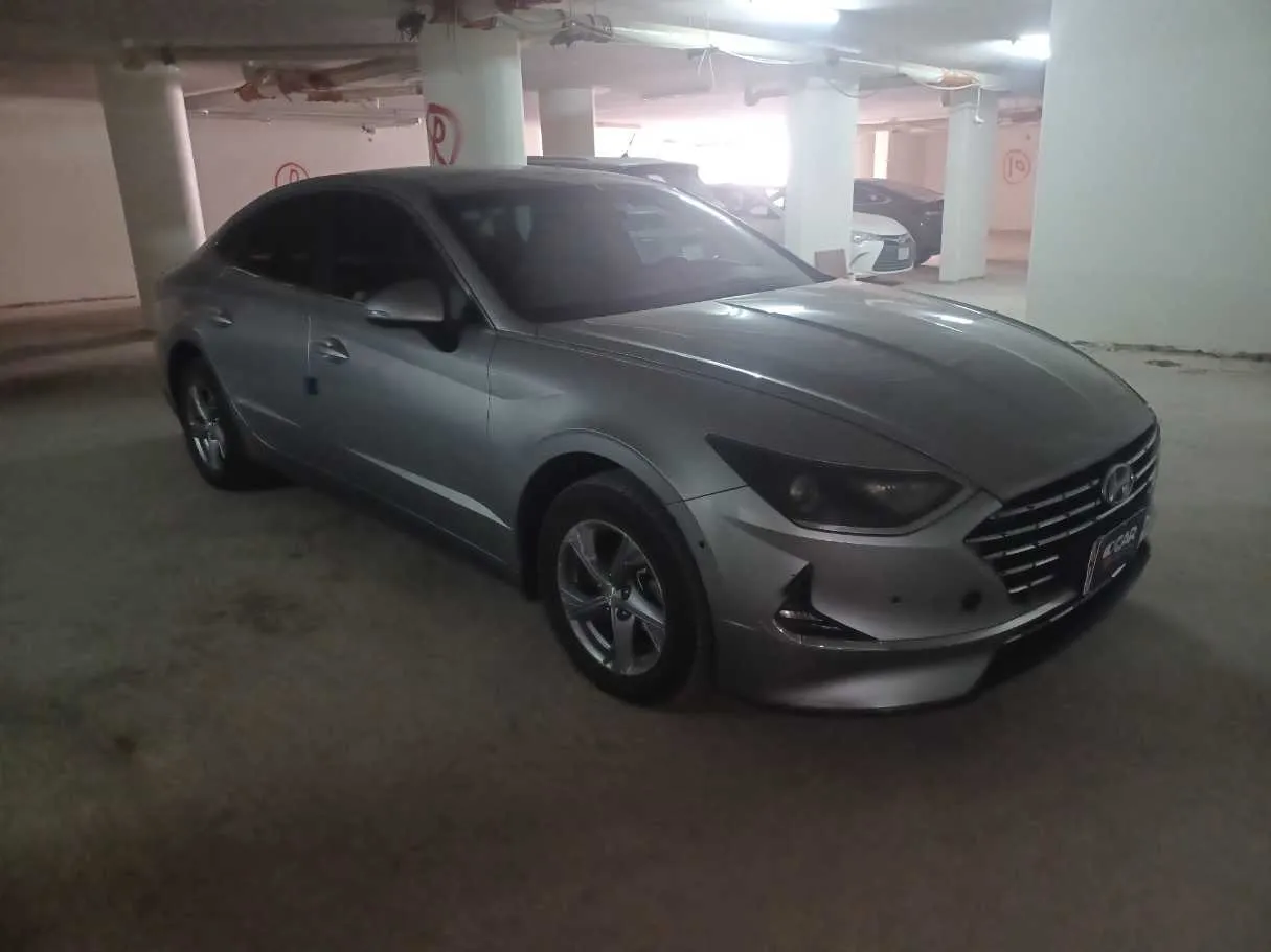 Car image 3